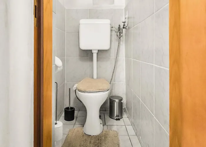 Basic 2br Millennium Tower Long